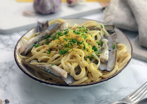 Linguini frais aux couteaux de mer