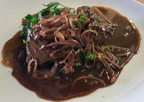 onglet-de-bœuf-echalote-au-vin-rouge Onglet de bœuf à l’échalote au vin rouge