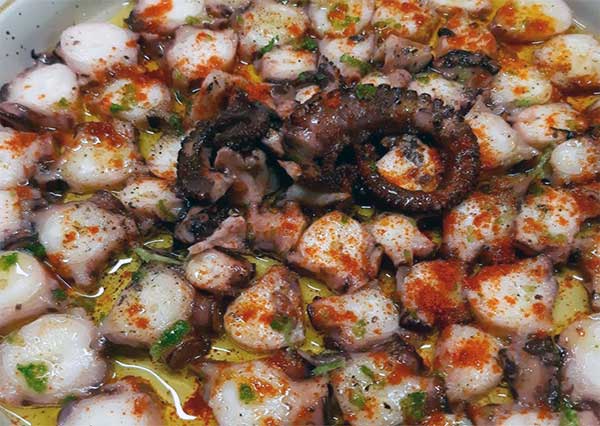 Carpaccio de poulpe au paprika fumé Carpaccio de poulpe au paprika fumé