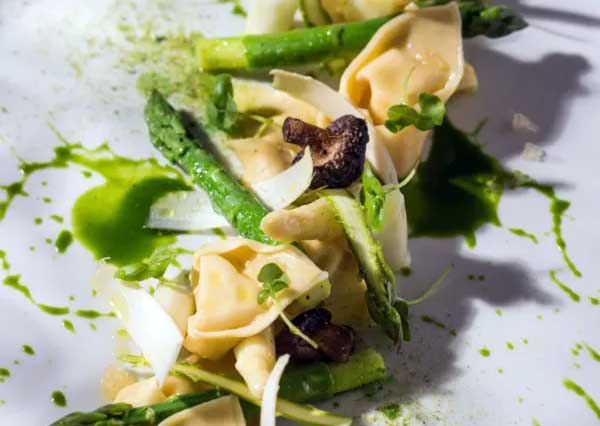 Raviolis frais à la riccotta et asperges Raviolis frais à la riccotta et asperges