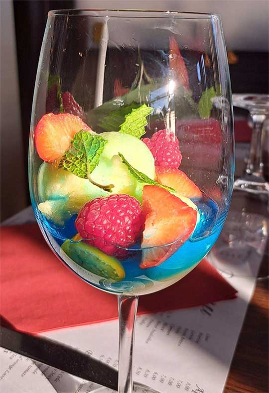 bonjour suggestions pour le 17 mai vous pouvez regarder les plats sur Facebook du rifugio et sur la carte mettre les scampis en entrée vin du mois le zin merci bonjour suggestions pour le 17 mai vous pouvez regarder les plats sur Facebook du rifugio et sur la carte mettre les scampis en entrée vin du mois le zin merci