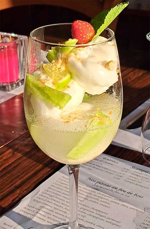 Sorbet citron, crumble,mojito sans alcool, jeunes concombres frais Sorbet citron, crumble,mojito sans alcool, jeunes concombres frais