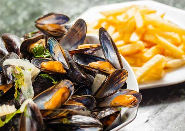 moulesj-jumbo Dorade royale grillée,pommes grenailles