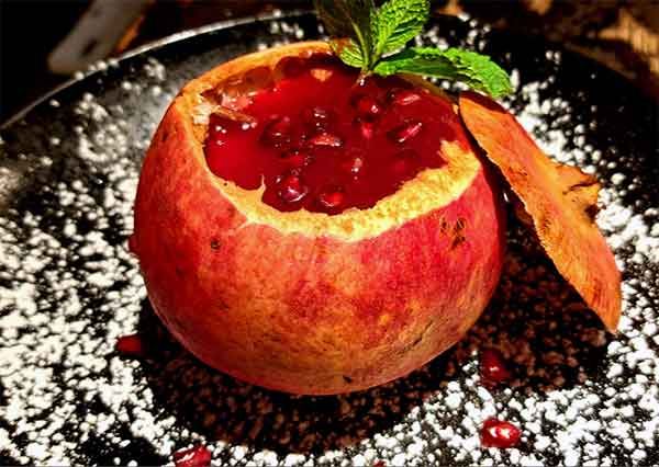 Grenade farcie à la panna cotta vanille bourbon Grenade farcie à la panna cotta vanille bourbon