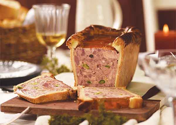 Duo de terrines de perdreaux et chevreuil confit de figues au porto et airelles Duo de terrines de perdreaux et chevreuil confit de figues au porto et airelles