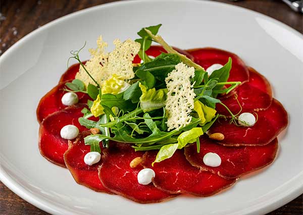 Carpaccio de bœuf et billes de mozzarella