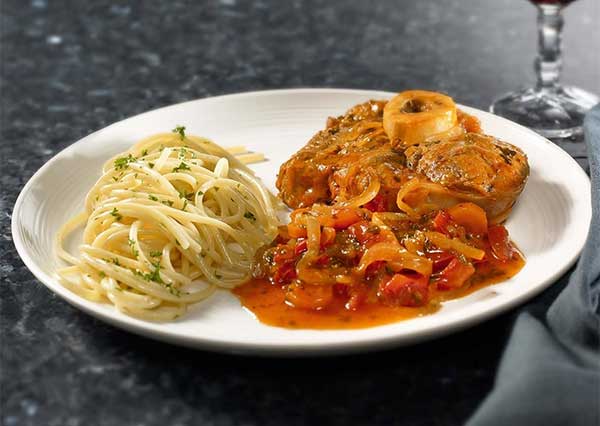 Osso bucco à la cremonese, petits légumes, crème, safran